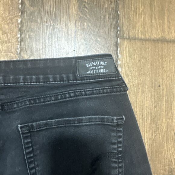 Signature Levi's Modern Boot Cut Jeans Women's Size 34X30 Black Denim Mid Rise - Picture 12 of 13